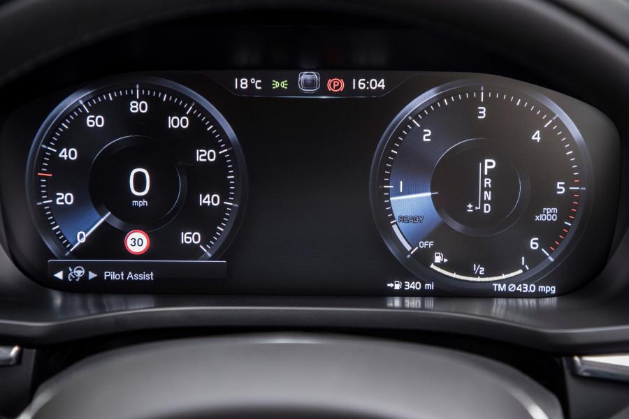 Панель приборов Volvo XC60 D4 Inscription 2017 года  (UK) (фото 153 из 172)